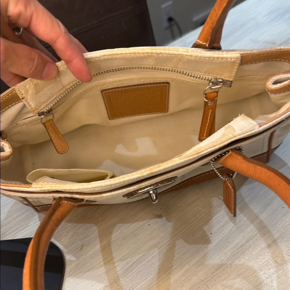Coach elegant shoulder